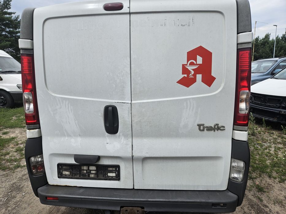 Renault Trafic 2.0 dci 120km zderzak maska lampa blotnik drzwi silnik