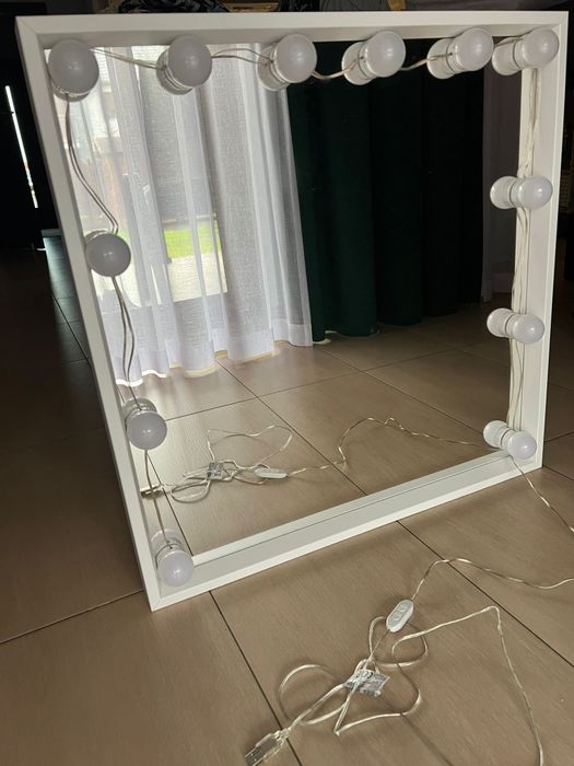 Lustro NISSEDAL używane. 
Lustro, biały, 65x65 cm