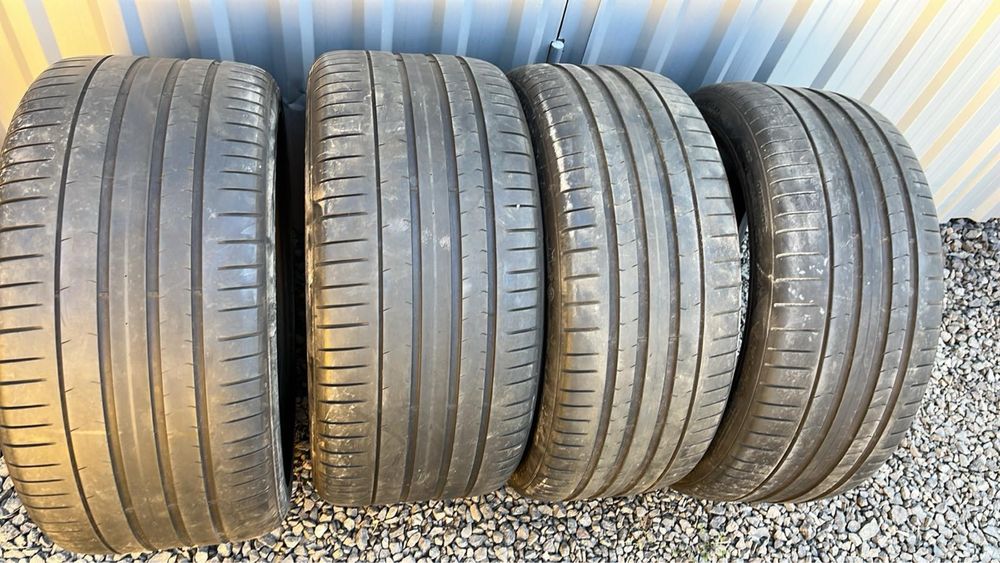 Літні різноширокі шини 275/40 R21 & 315/35 21 Pirelli PZero