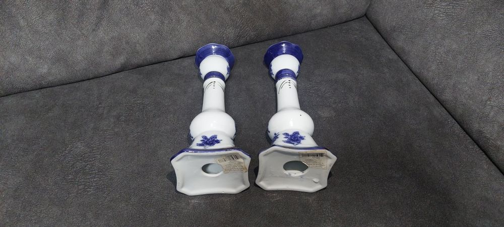 Par de Castiçais de Porcelana Azul e Branco