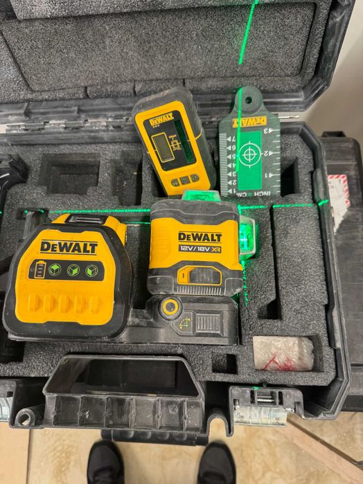 laser krzyżowy 3D Dewalt
