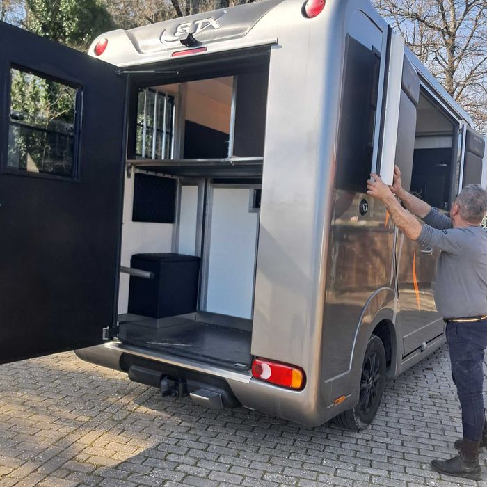 Renault Master STX Transporte cavalos 5 lugares