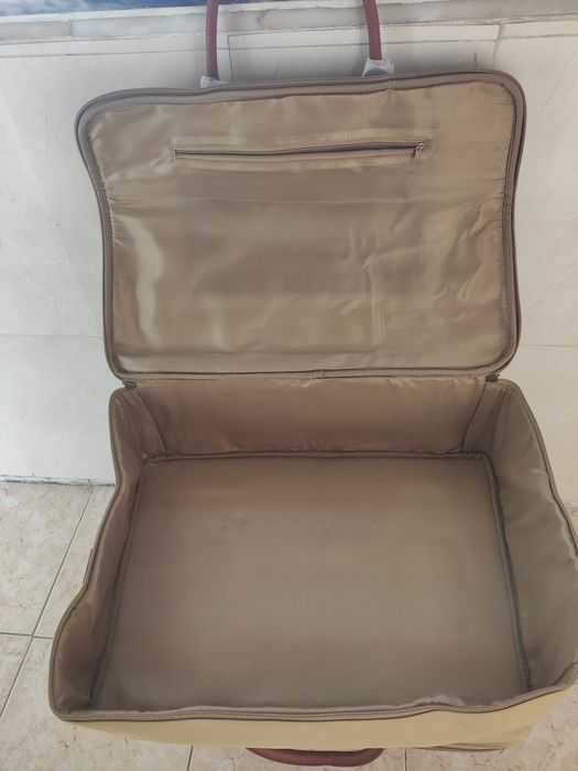 Mala  de  viagem em Nobuko
