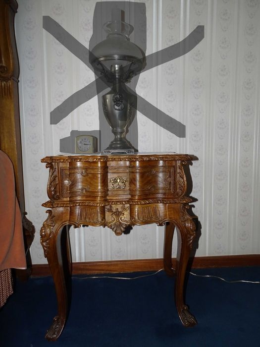 Mobília de quarto estilo D. José, carvalho