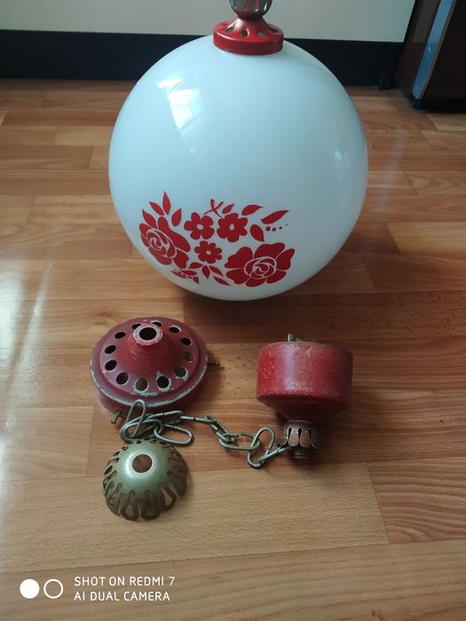 Продам стеклянную люстру.