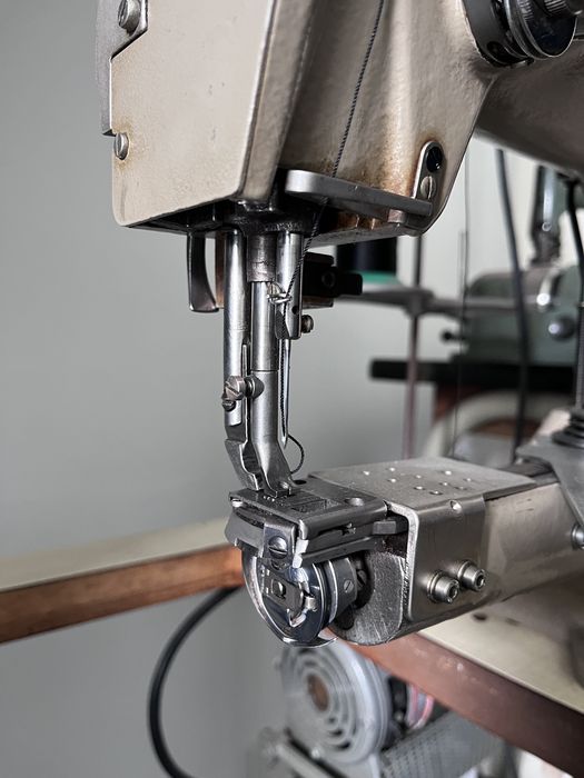 Máquina de Costura Industrial Braço Triplo Arrasto