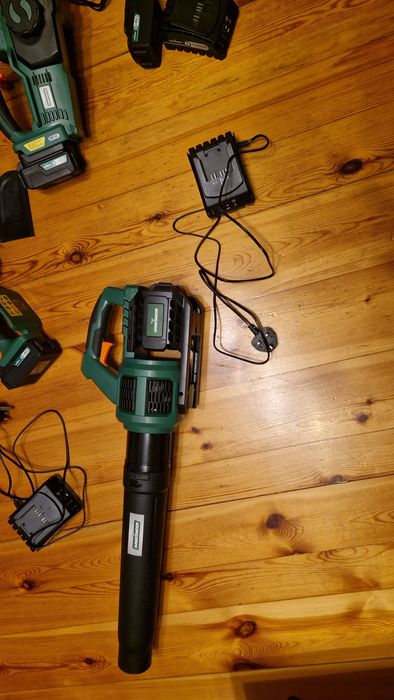 Mini pilarka na wysięgniku, dmuchawa