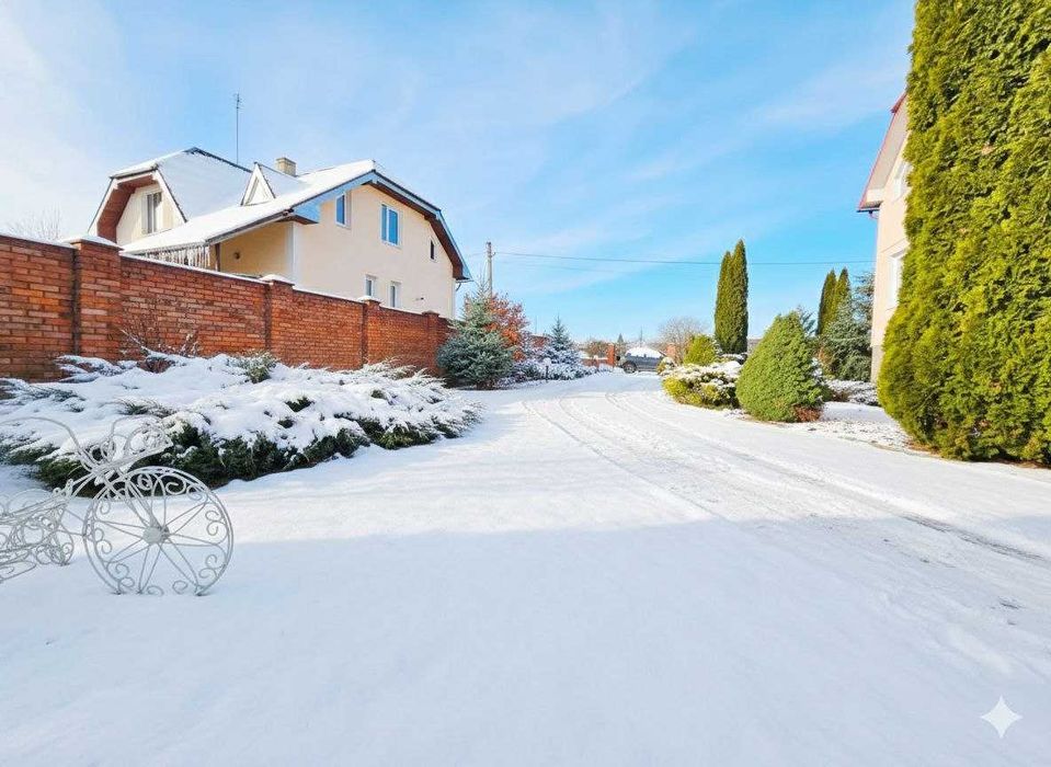 Продається добротний цегляний будинок на околиці м.Стрий...