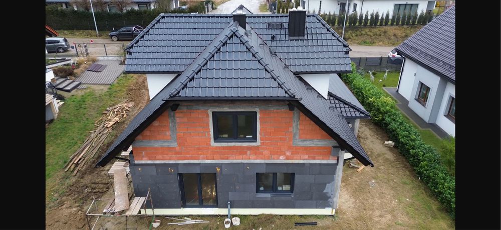 Materiały dachowe, Dekarz, Usługi dekarskie ciesielskie