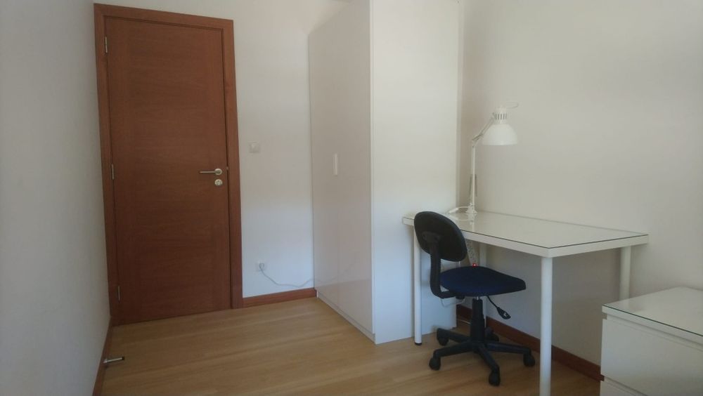 Quarto de estudante ao pé do ISEL e metro de Chelas