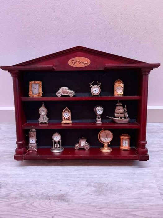 Coleção Vintage "Le Temps" 13 Miniaturas de Relógios com Expositor de Madeira
