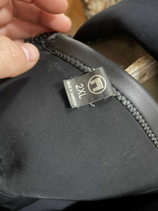 fatos de surf varios tamanhos