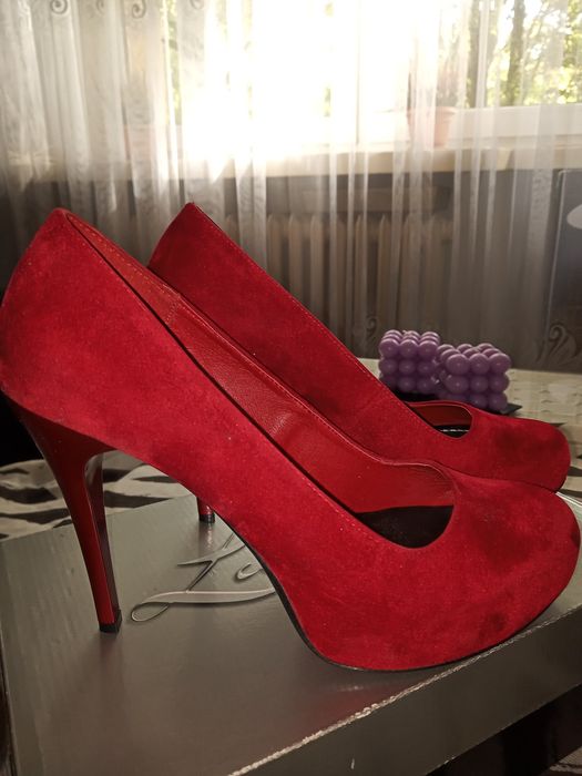 Sprzedam buty damskie.