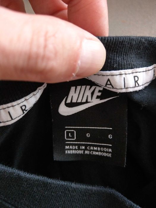 crop top  Nike central logo