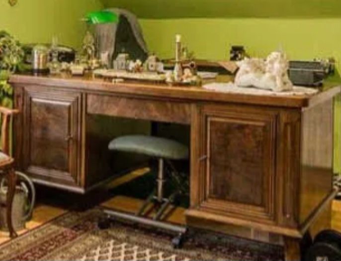 Sprzedam meble antyki Gabinet biurko dwustronne i bibliotekę drewniane