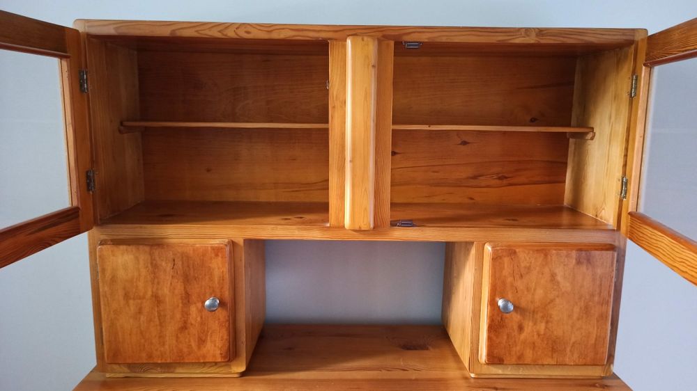 Odnowiony kredens retro PRL