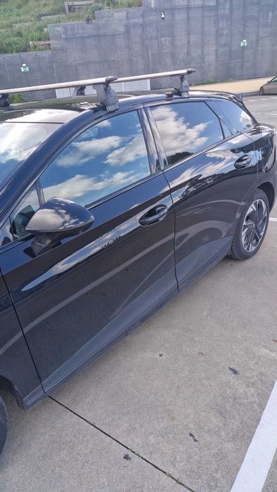 MG4 versão LUXURY tracção traseira com 204 cv, bateria 64 KW e 430 km de autonomia em ciclo WLTP