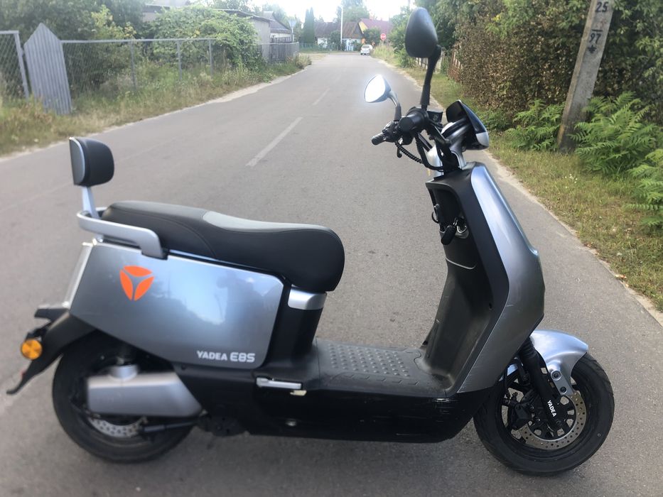 Електричний Yadea E8S.