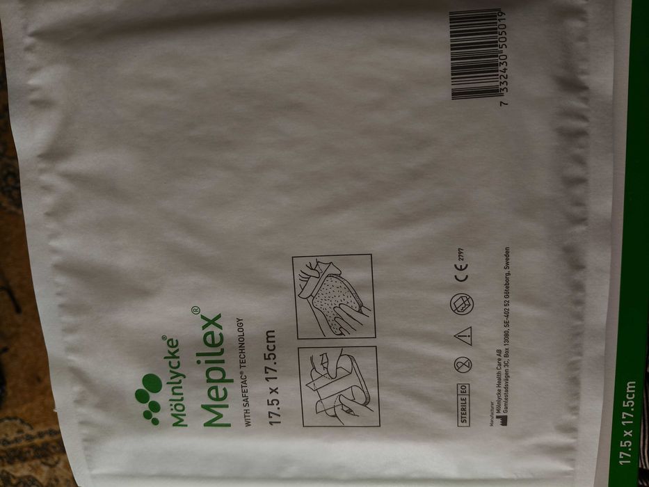 Opatrunek piankowy Mepilex 17,5x17,5 cm | Nowy, 5 szt. Ważny do 2028 r.