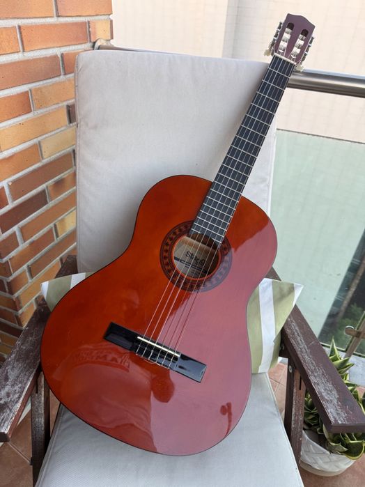 Guitarra Stagg C542 4/4 para esquerdino + saco