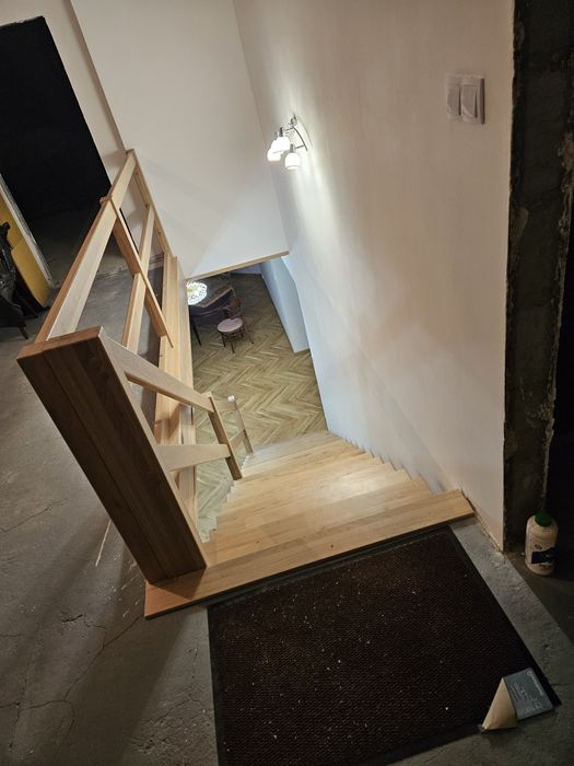 Schody samonośne na konstrukcjach metalowych