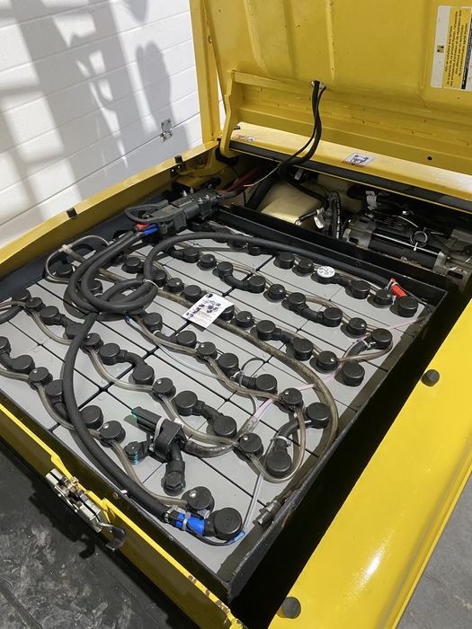 Empilhador Hyster 1800kg eletrico