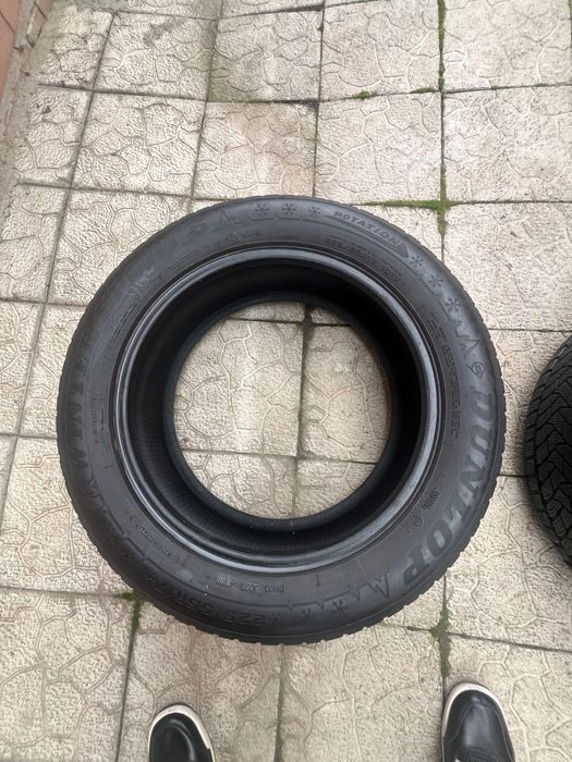 Продам пару зимових шин DUNLOP 225/55 R17