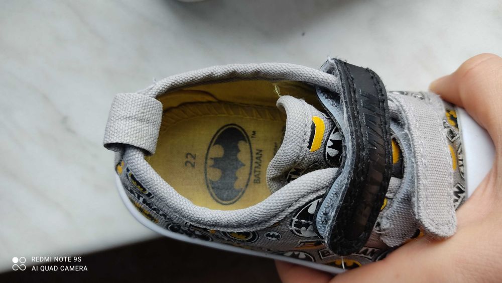 Buty chłopięce r. 22 Batman SMYK szare
