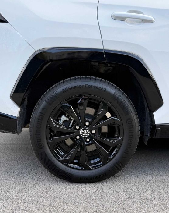 Продам автомобіль Toyota RAV4 2023 року