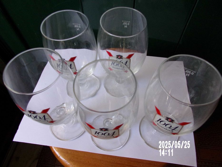 5 Copos de cerveja com o logotipo  1664- Kronenburg