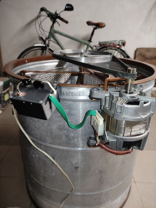 Медогонка з електроприводом