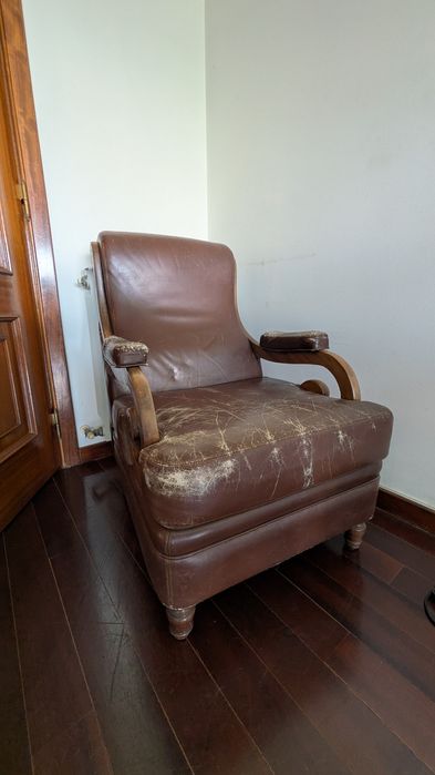 Lote 5 Cadeirões Art Déco em Pele – 3 em Estado normal + 2 para Restauro