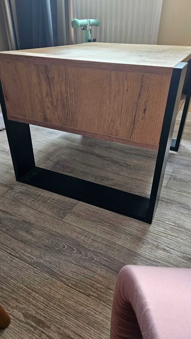 Stylowy drewniany stolik kawowy - jak nowy!