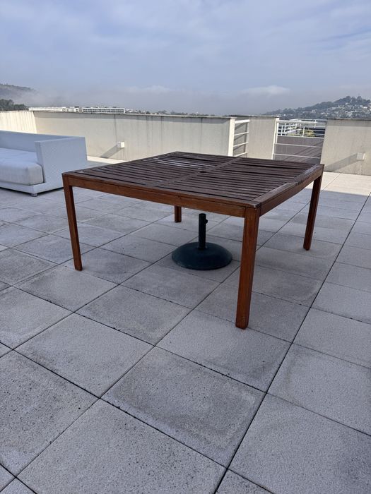 Mesa de exterior em madeira Ikea