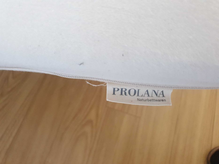 Colchão orgânico Prolana Nele da Alemanha e cama e mesa de cabeceira