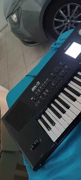 Teclado Roland BK5 em estado de novo