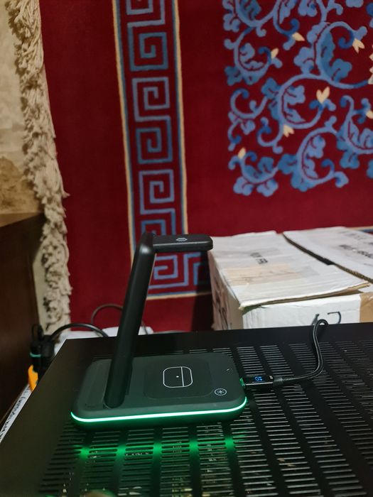 Беспроводная зарядка 3 в 1. Смартфон,наушники, часы.