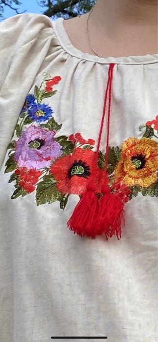 Вишита лляна сукня