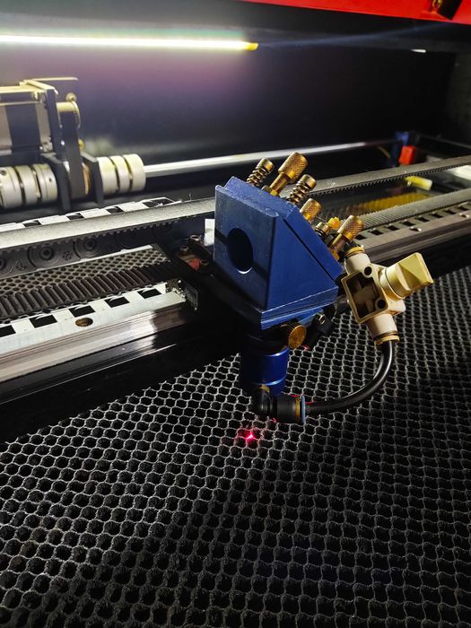 Máquinas de Corte e Gravação a Laser CO2 - 80W/70x50cm e 100W/90x60cm