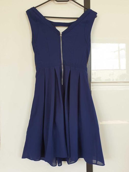 Granatowa rozkloszowana sukienka, TFNC London, rozmiar s