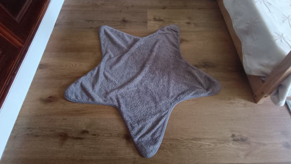 Tapete infantil com estrelas da Ikea