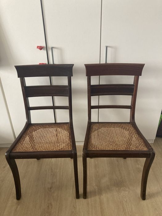 Par de cadeiras em palhinha