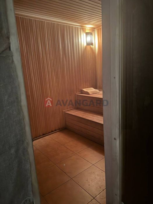 Продам дом 200 м2 с бассейном и баней в начале Обуховки.