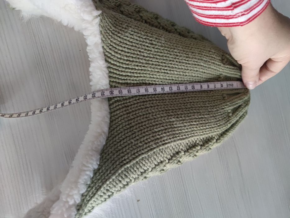 Zimowa czapka ciepła gruba wełniana z futerkiem ocieplana z pomponami