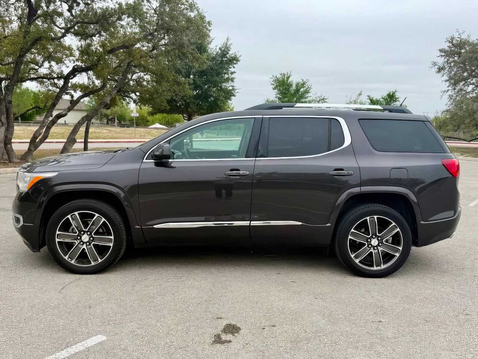 GMC Acadia Denali      2018