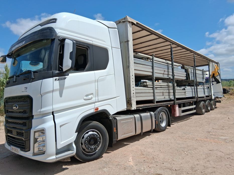 Aluguer de serviços camião grua