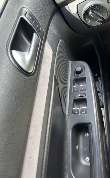 Продам Volkswagen Jetta Mk5 (2007) — 1.9 TDI