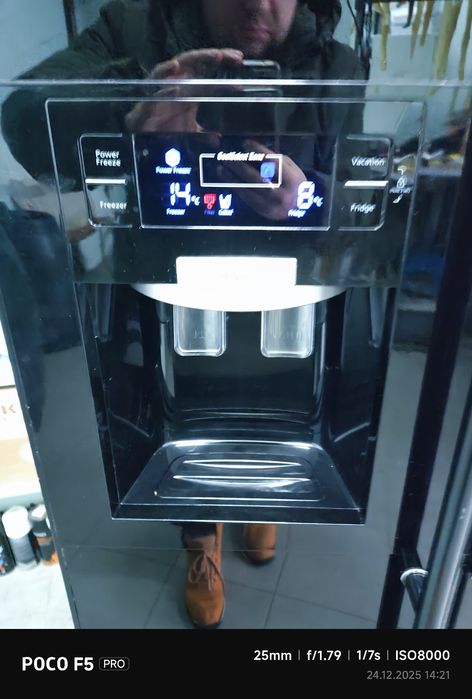 Холодильник Samsung Side by Side