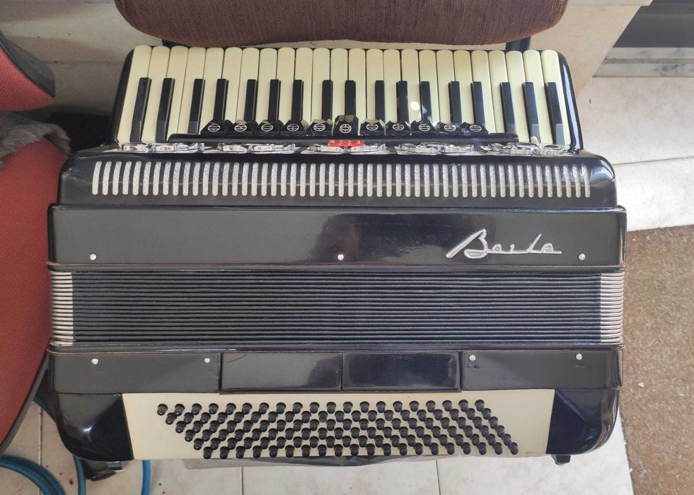 Acordeão Baile à 4°Voz e 120 Baixos- Acordeon