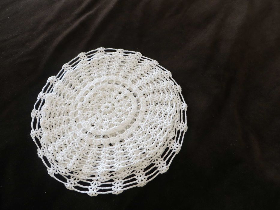 4 Napperons croché feitos à mão brancos Diâmetros: 29, 26, 24 e 20  cm